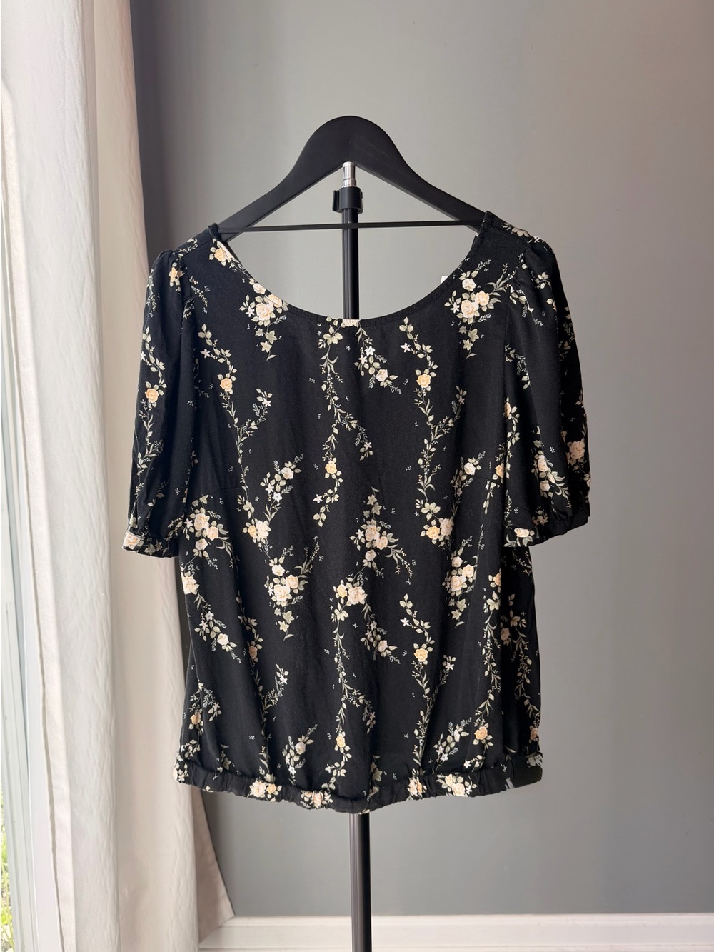 Black Floral Short Sleeve Tie Back Blouse Medium Coquette Cottagecore Romantic